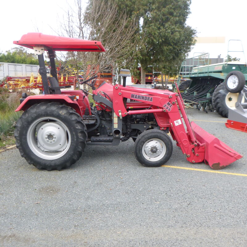 USED MAHINDRA 3525 ROPS TRACTOR WITH LOADER Konigs Shepparton Pty. Ltd