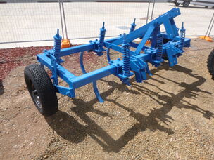 USED INTERNATION CHISEL PLOW